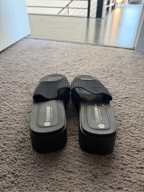 Cushionaire Black Platform Slide Sandals